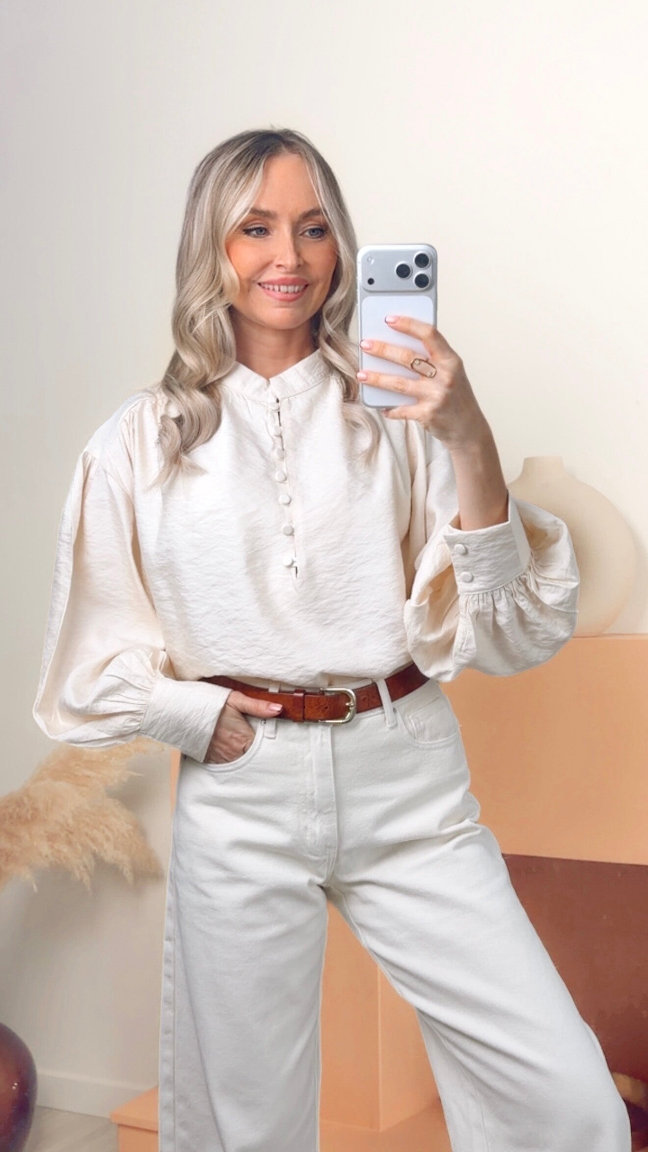 Isaline – ecru blouse met ballonmouwen