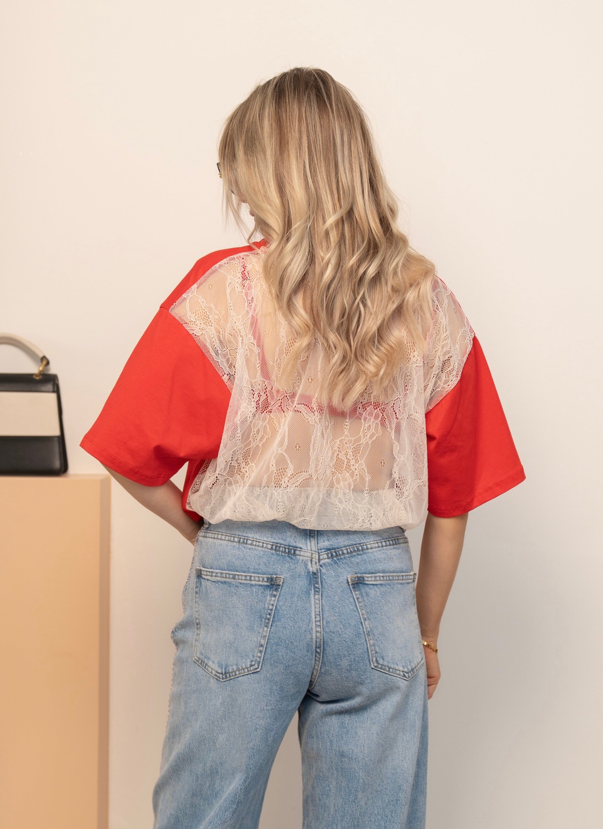Lace back T-shirt – rood ❤️