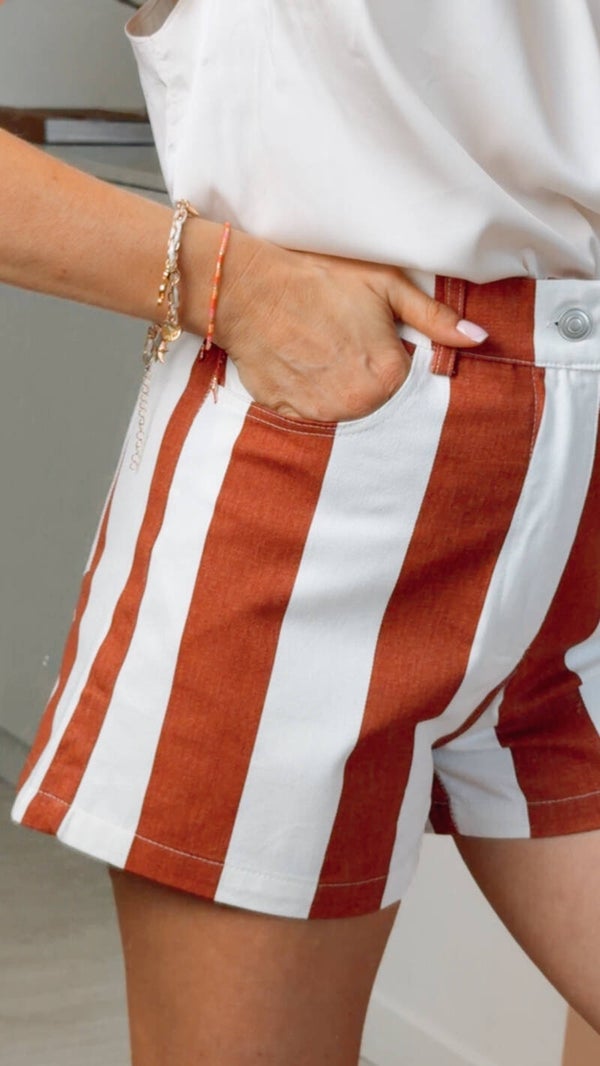Sienna stripe shorts – gestreepte damesshort wit/terracotta