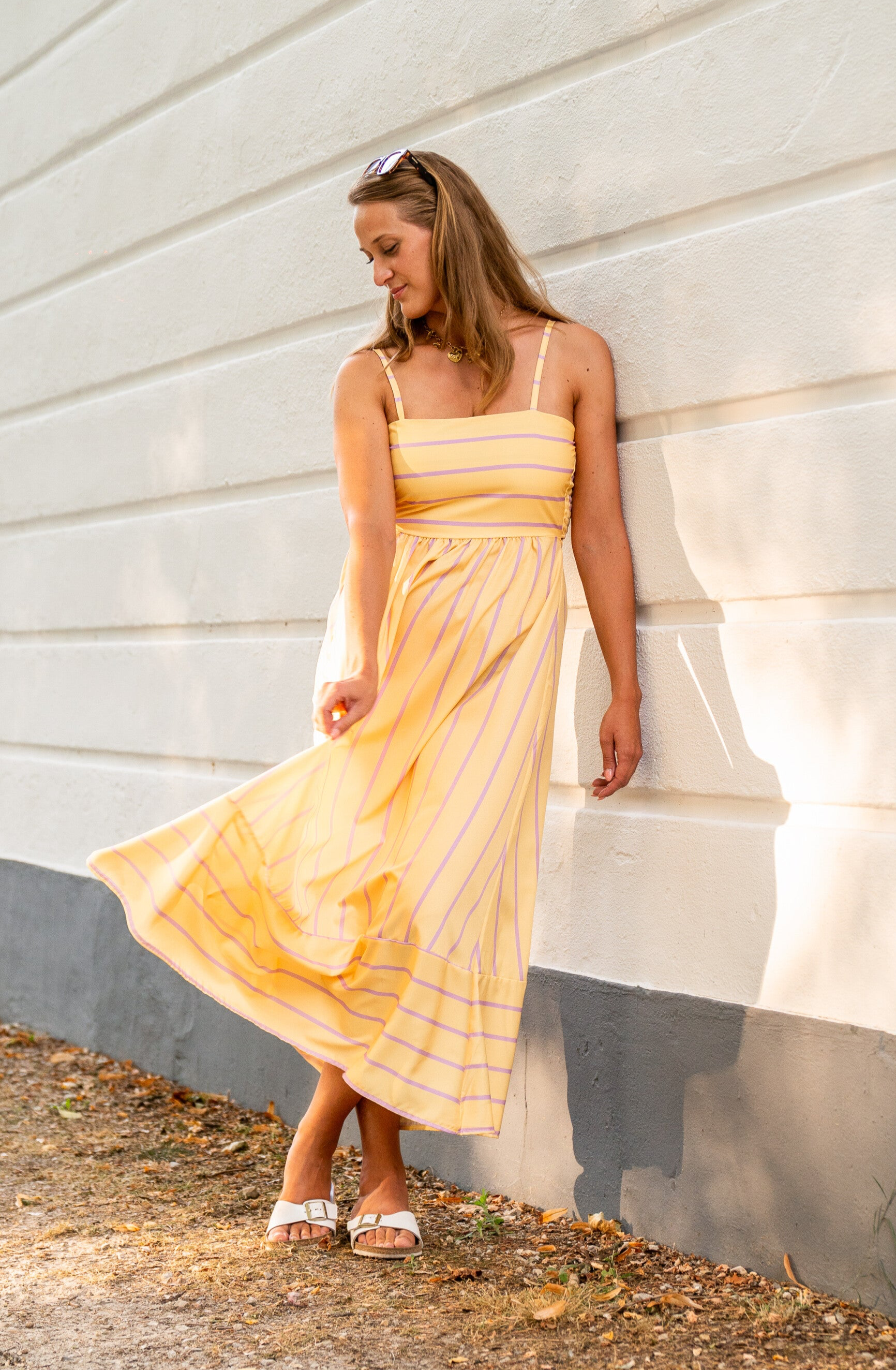 Amélie Jurk – Gestreepte maxi jurk in butter yellow