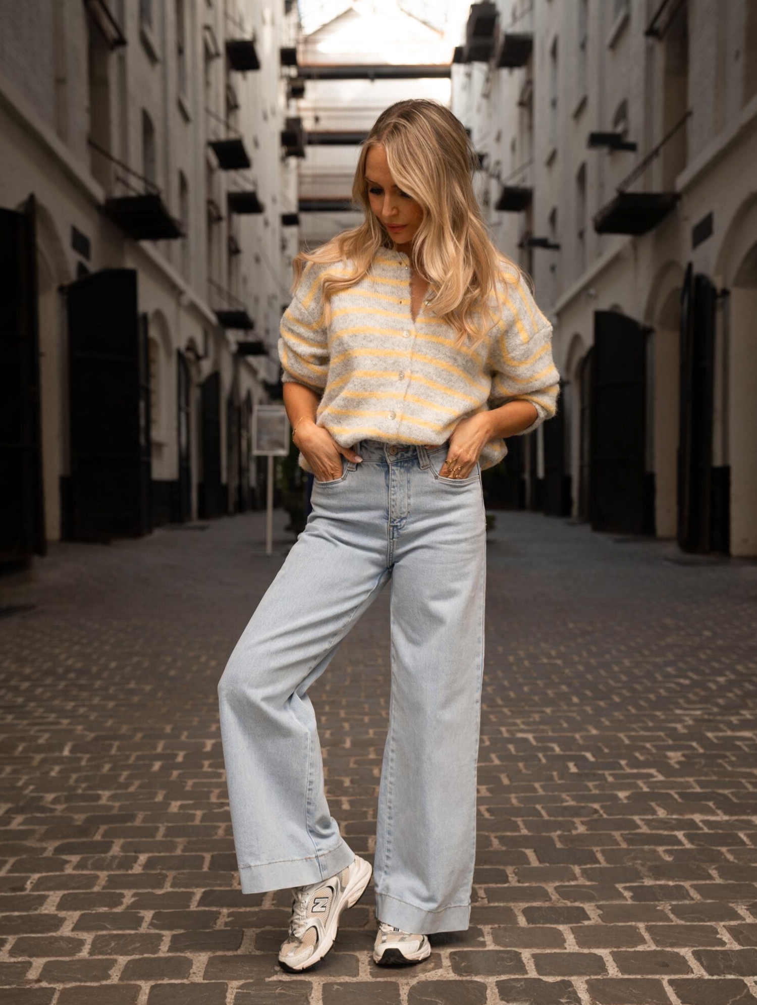 Basilia wide jeans - Lichtblauwe wide leg jeans met hoge taille