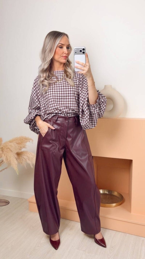 Noéva – burgundy faux leather balloon broek
