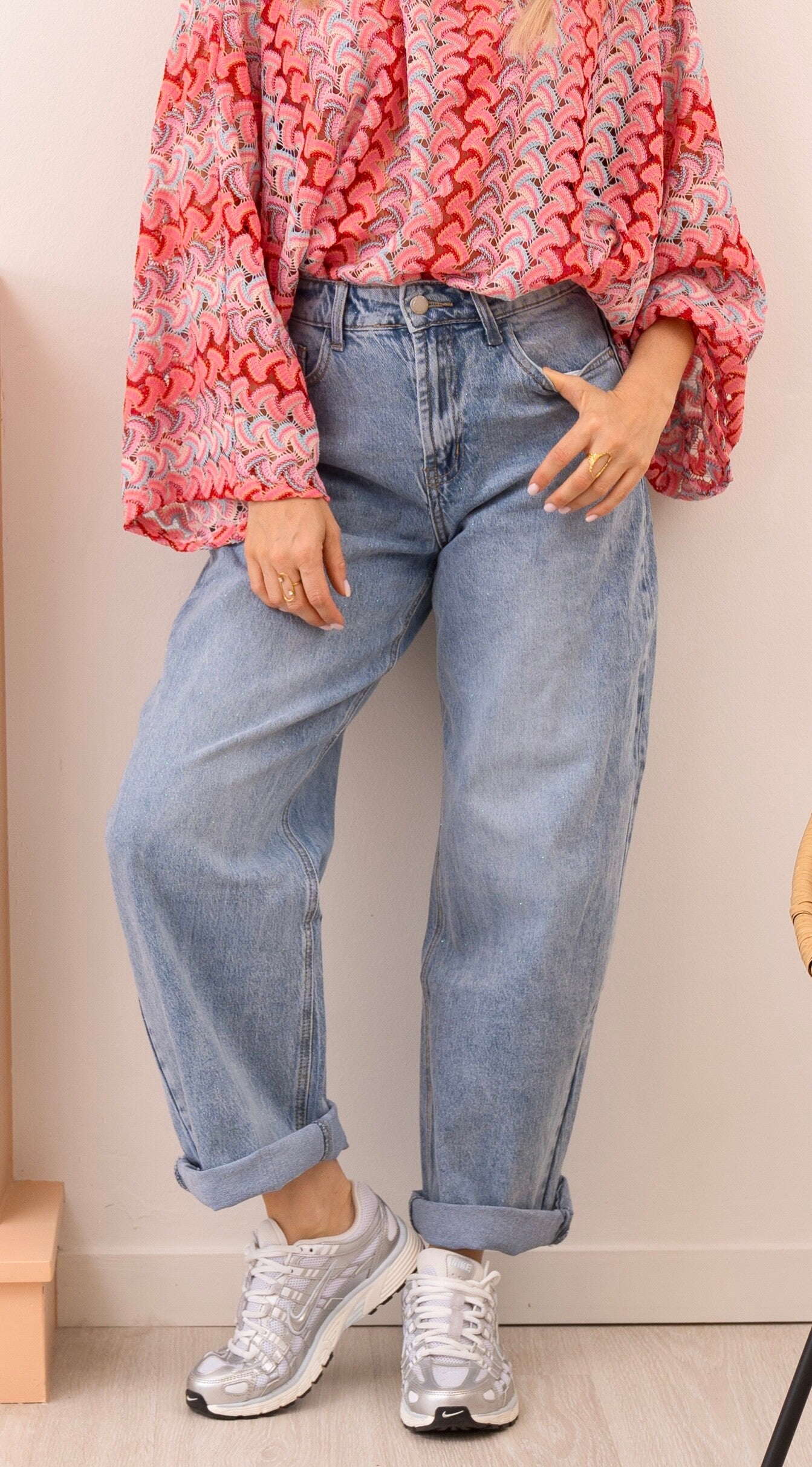 Lumi jeans – lichtblauwe balloon jeans met subtiele glitter