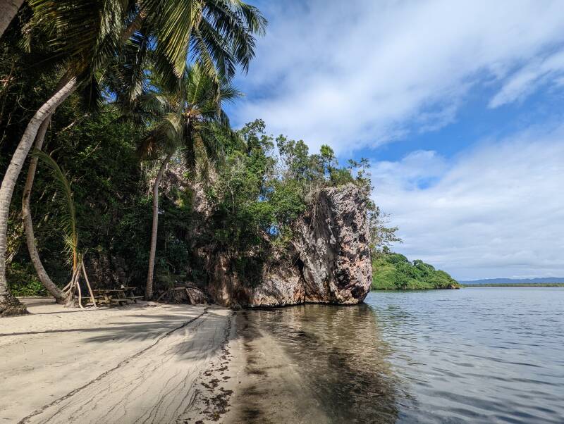 Dominikanische Republik, Bahia de San Lorenzo, Palmenstrand