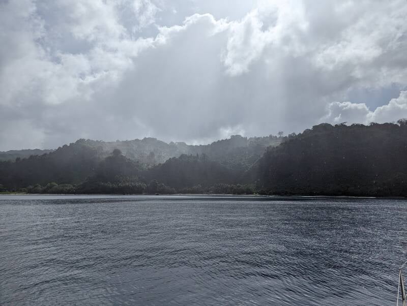 Twin Waterfalls Bay auf der Insel Vanua Lava in Vanuatu ist eine der schönsten Buchten der Welt