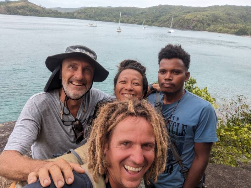 Wandern auf Bagaman Island in den Louisiaden in Papua-Neuguinea