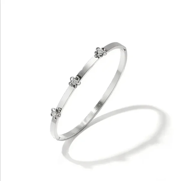 Zilveren Bangle met Sprankelende Bloemen
