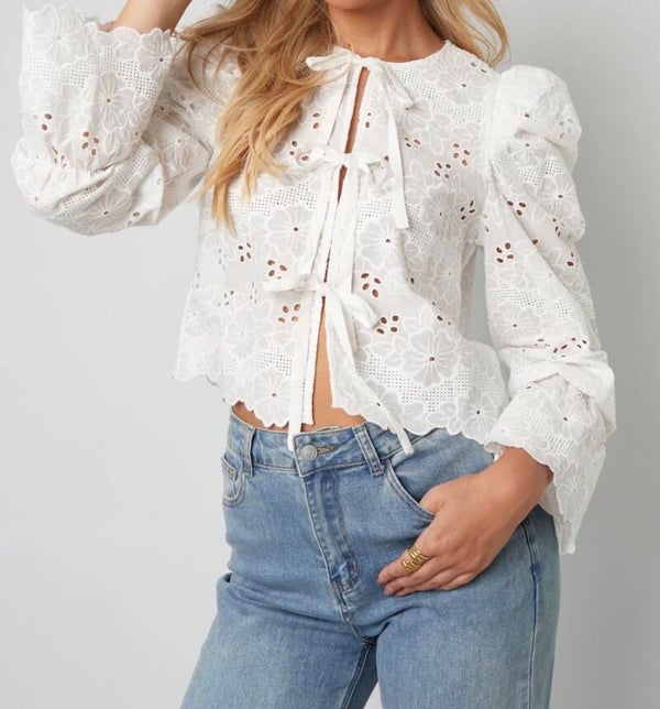 Dames Crop Top Wit – Katoenen Blouse met Strikjes en Broderie – Pofmouw