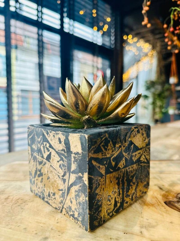 Cube S - black & gold