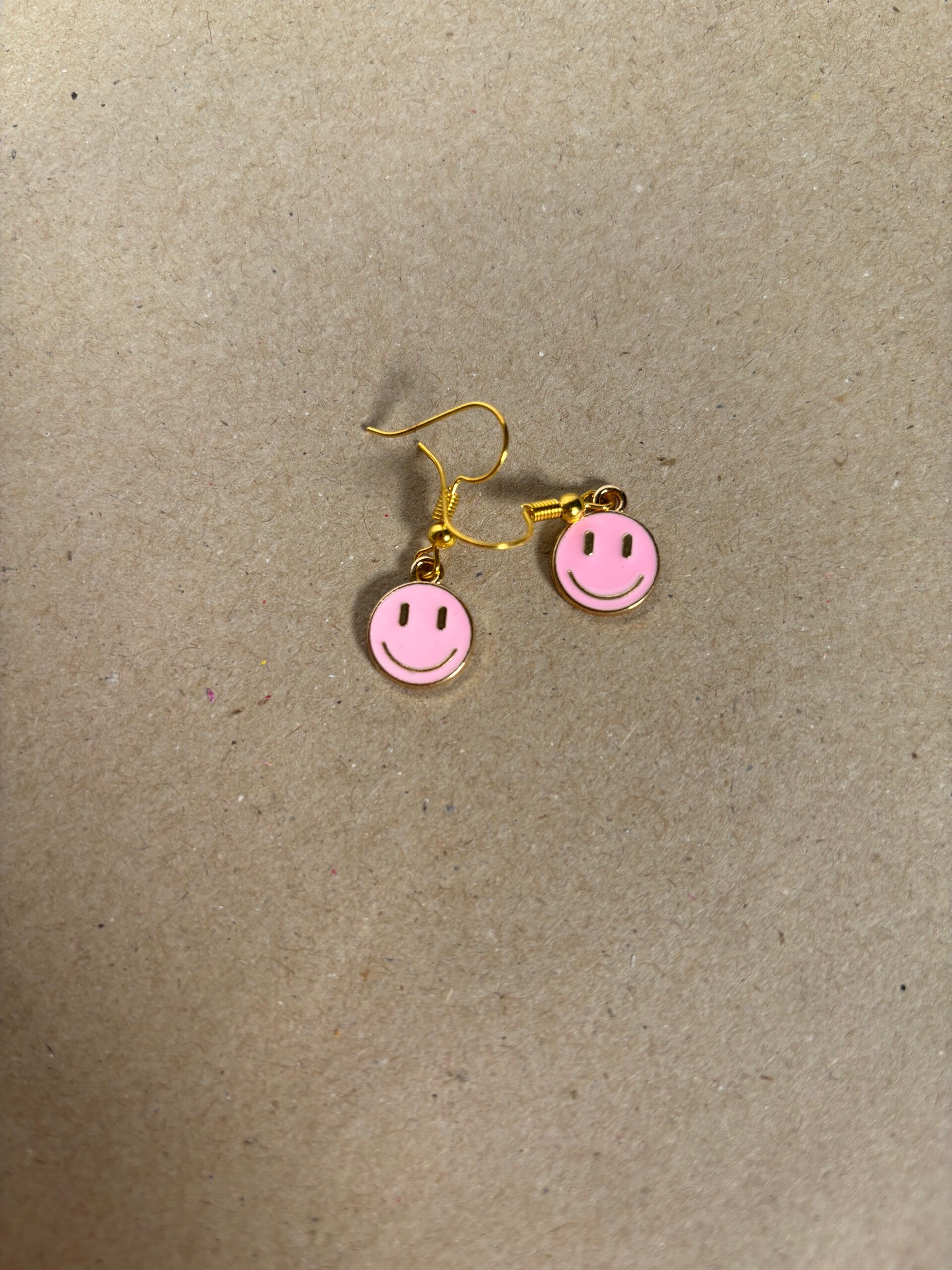 Smiley hanger