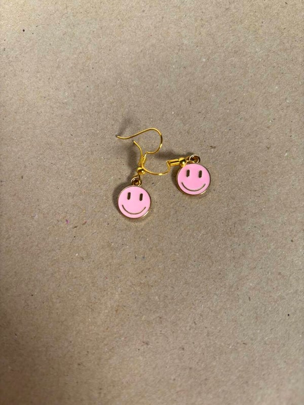 Smiley hanger