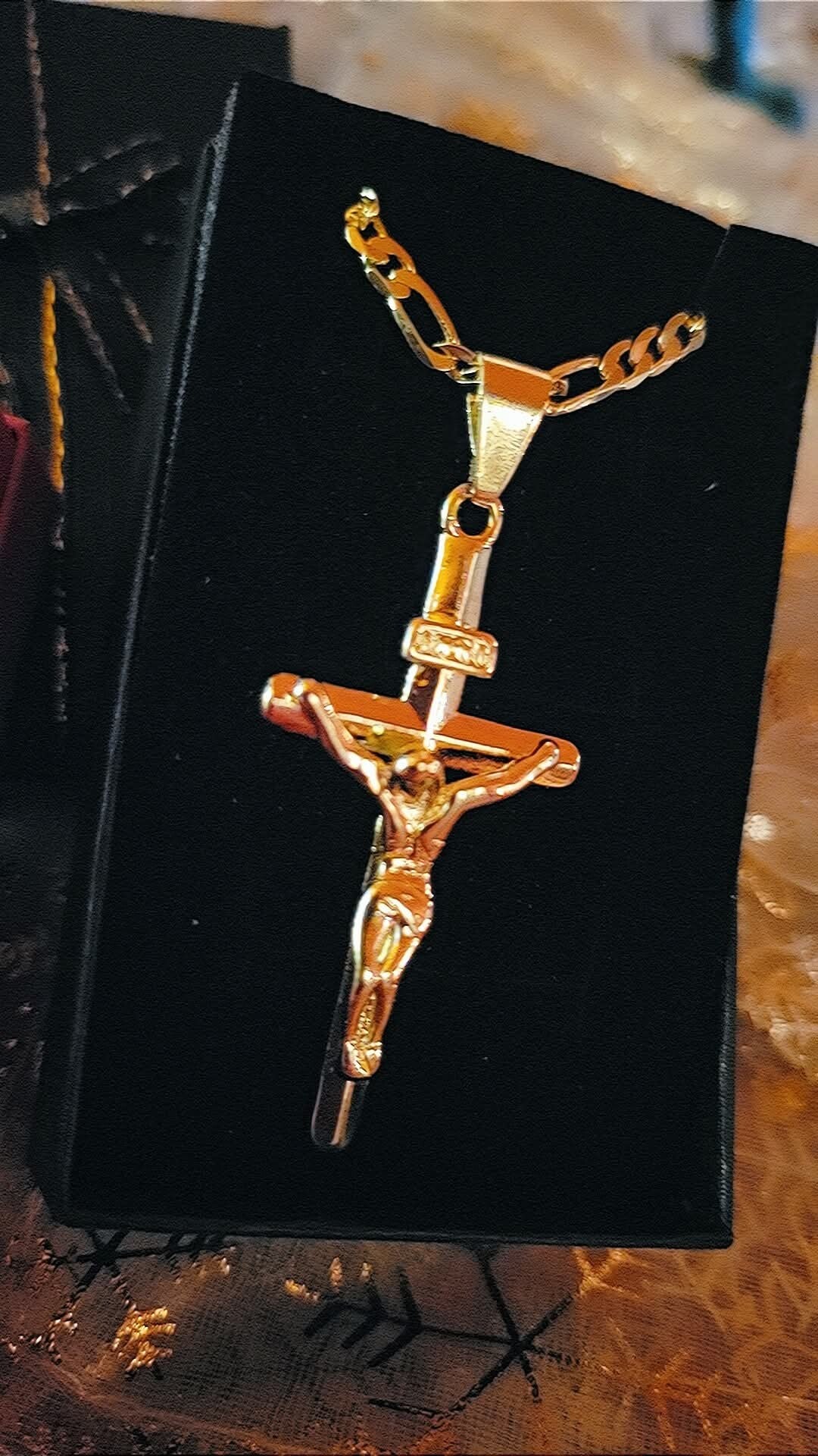 Chaîne Pendantif Jésus Plaqué Or 14 Karat