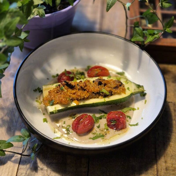 Recept blad "Förrätt - Fylld zucchini med quinoa och champinjoner."