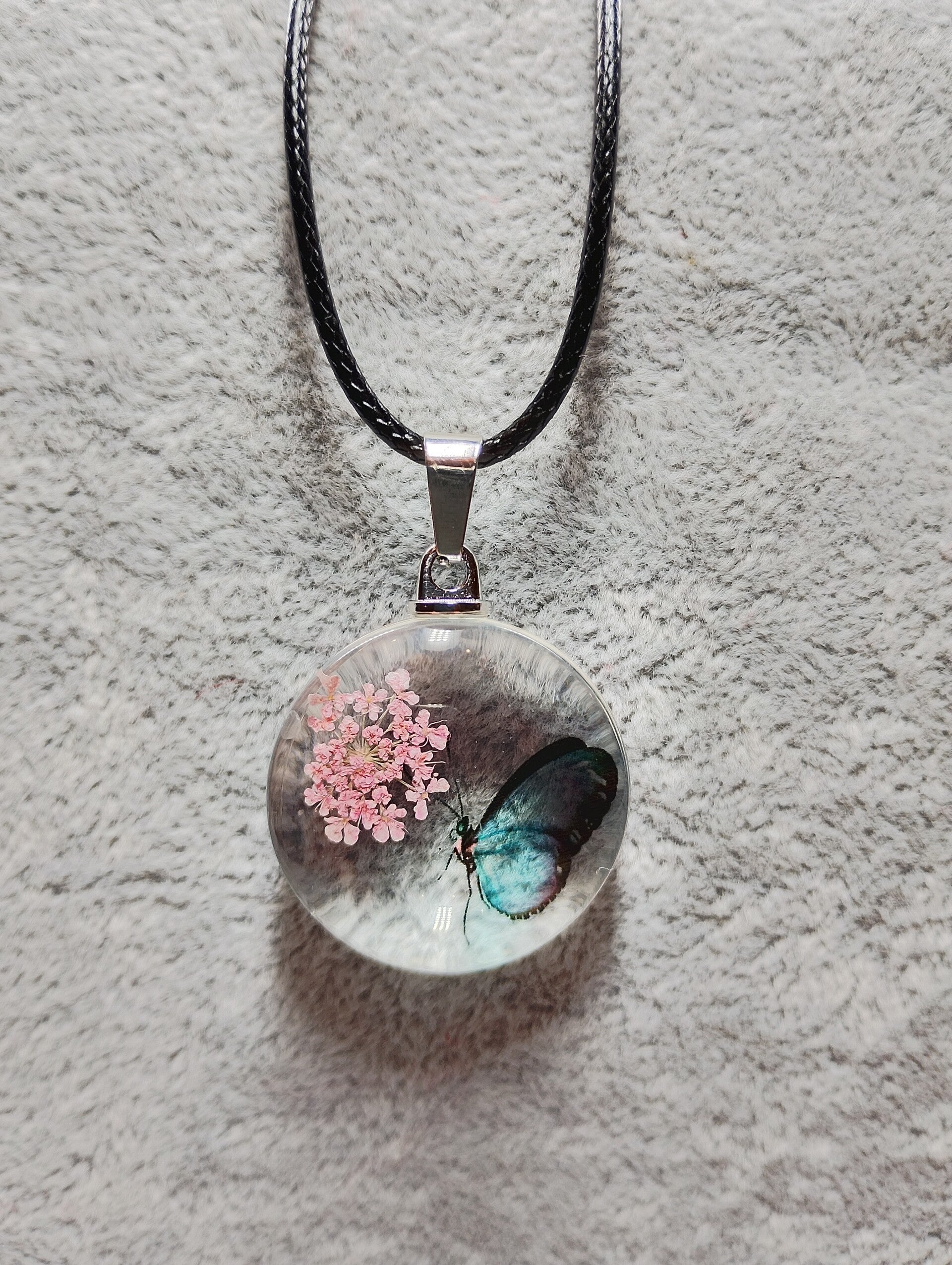 Papillon sur arbuste (forme arrondie)