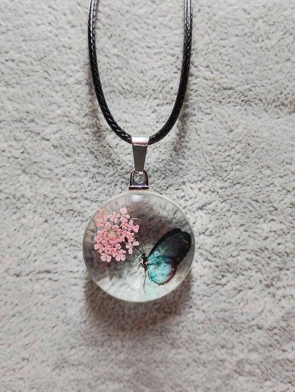 Papillon sur arbuste (forme arrondie)