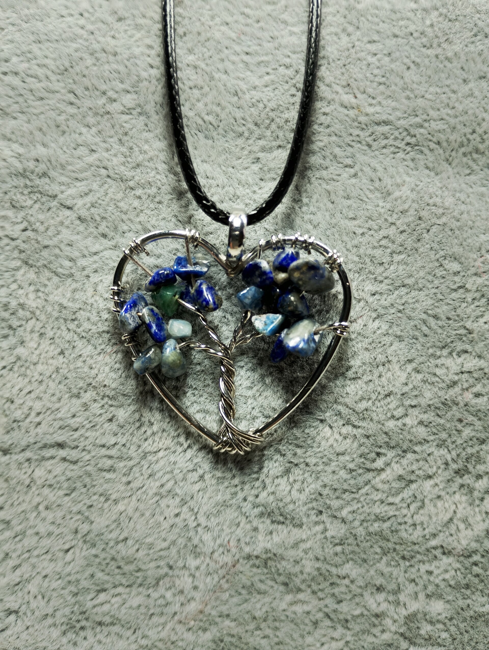 Coeur avec petites pierres