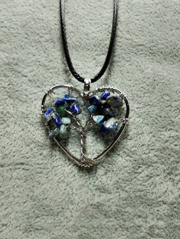 Coeur avec petites pierres