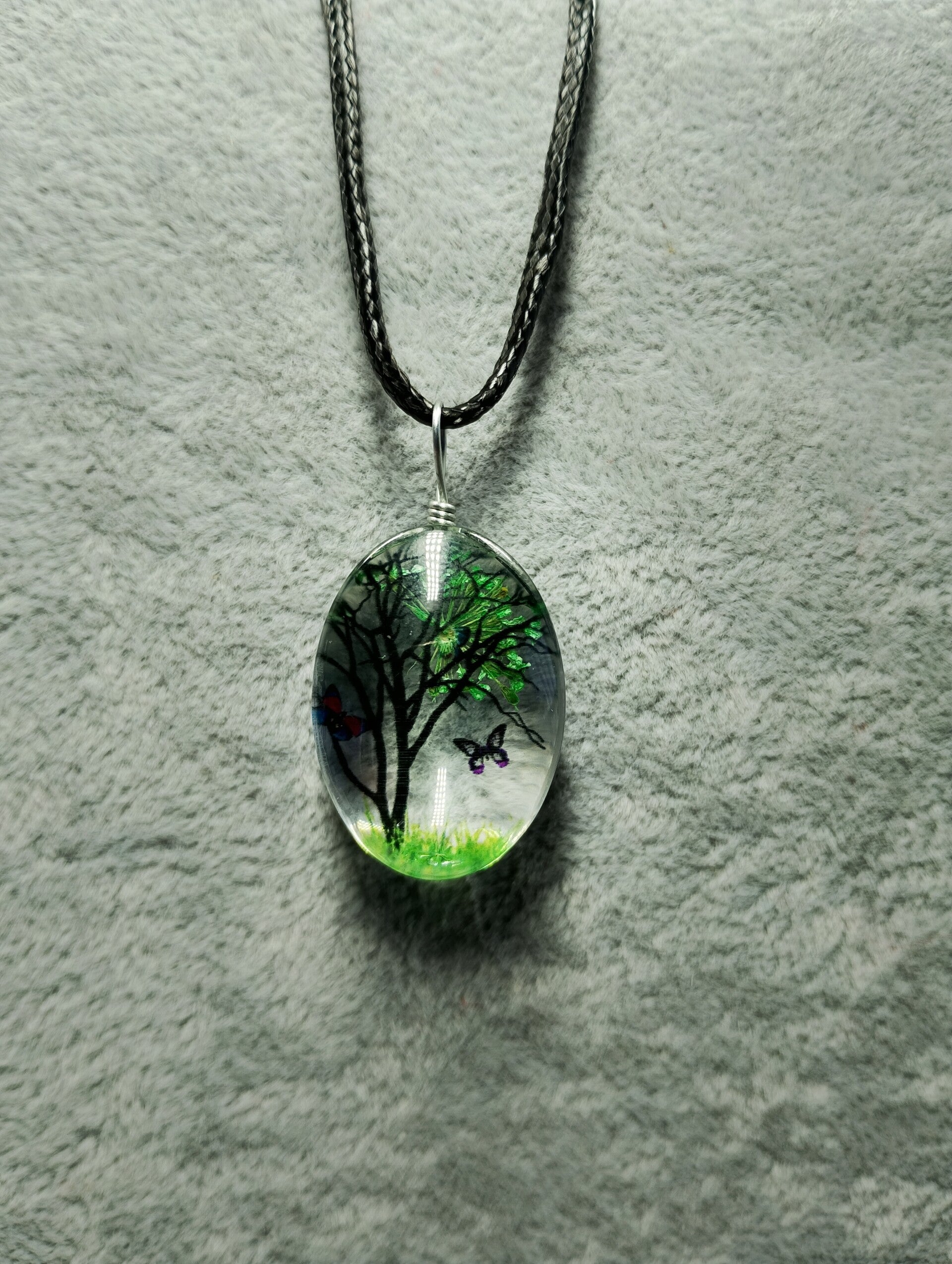 Arbres avec papillons (modèle ovale)