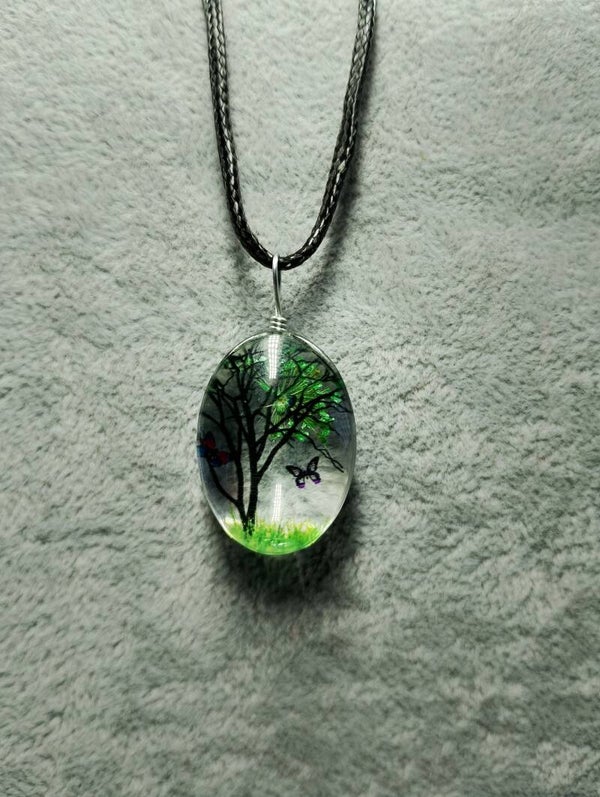 Arbres avec papillons (modèle ovale)