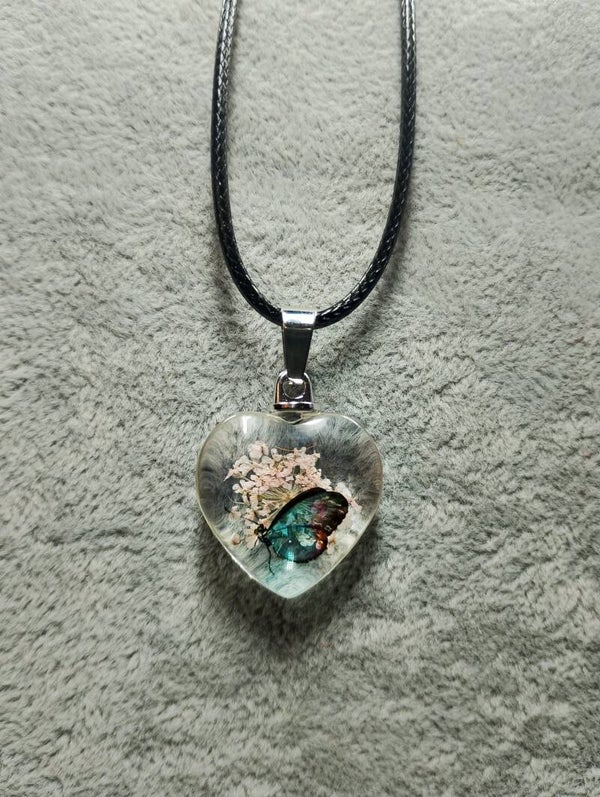 Papillon sur arbuste (Forme Coeur)