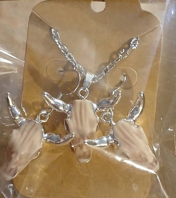 Western style cow skull set