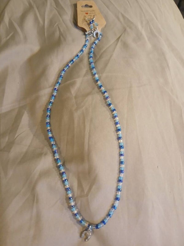 Horseshoe necklace and earring set