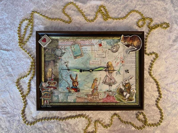 Uhr Alice im Wunderland