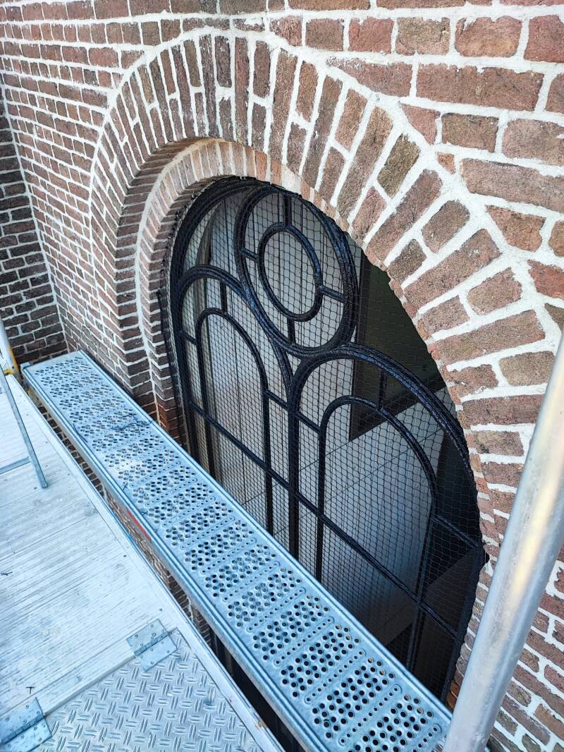 vogelnesten onder zonnepanelen