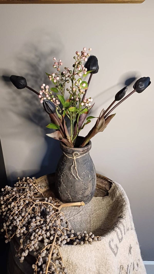 Tulp zwart incl. bessentak kunst