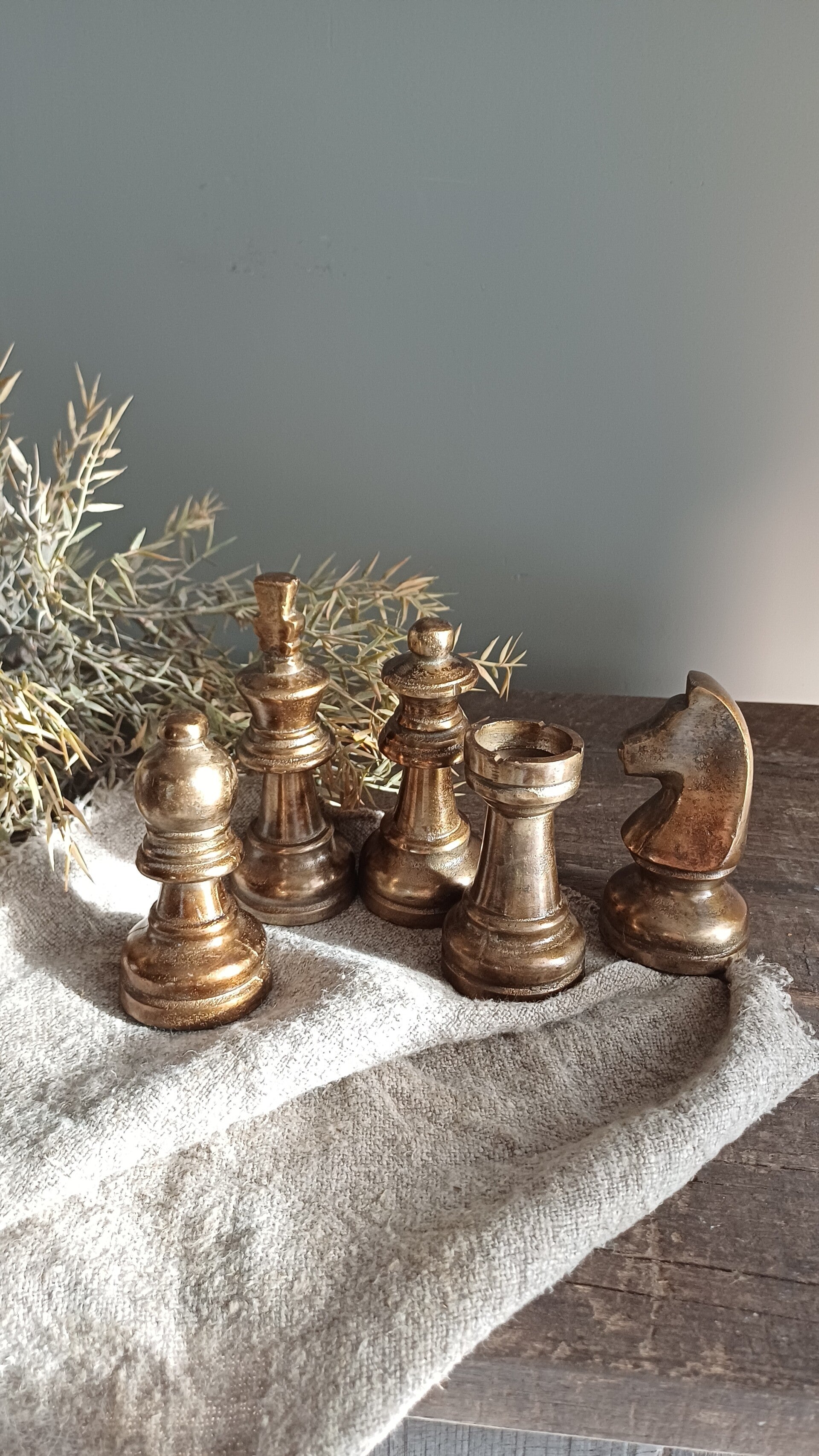 Metalen schaakstukken brons kleur