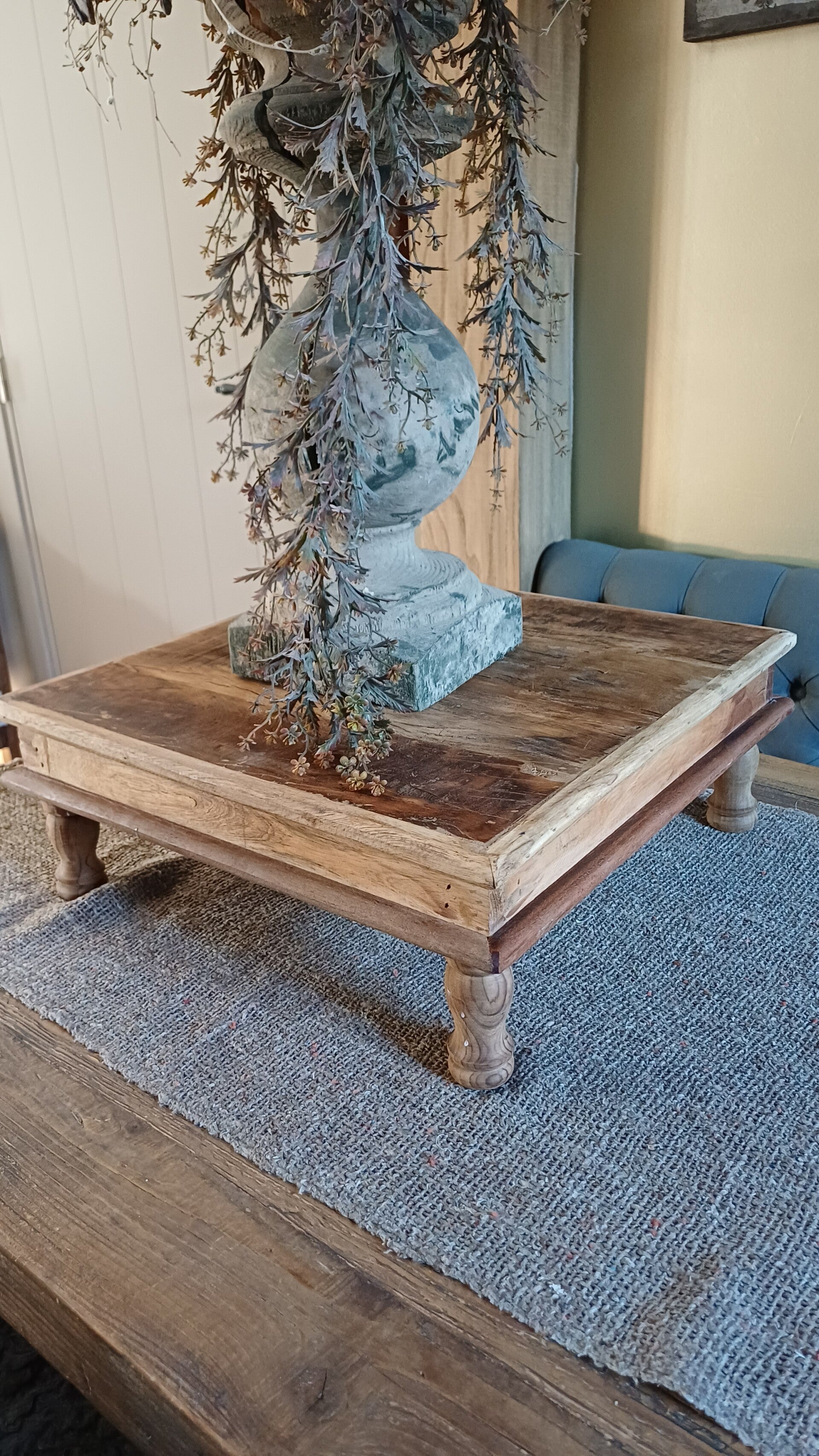 Bajot op pootjes robuust oud hout