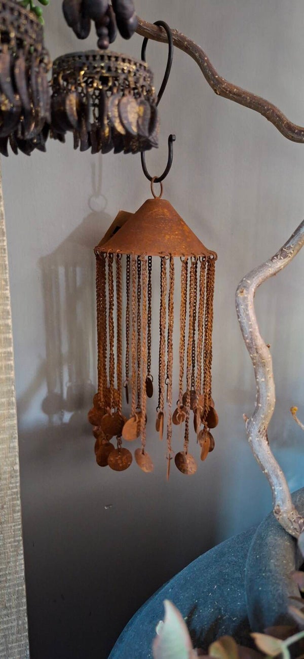 Hanger met muntjes aan ketting