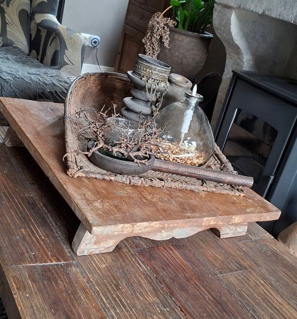 Houten plateau met karaktervol onderstel