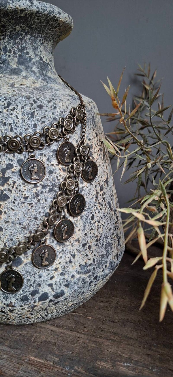 Aardewerk vaas incl. ketting