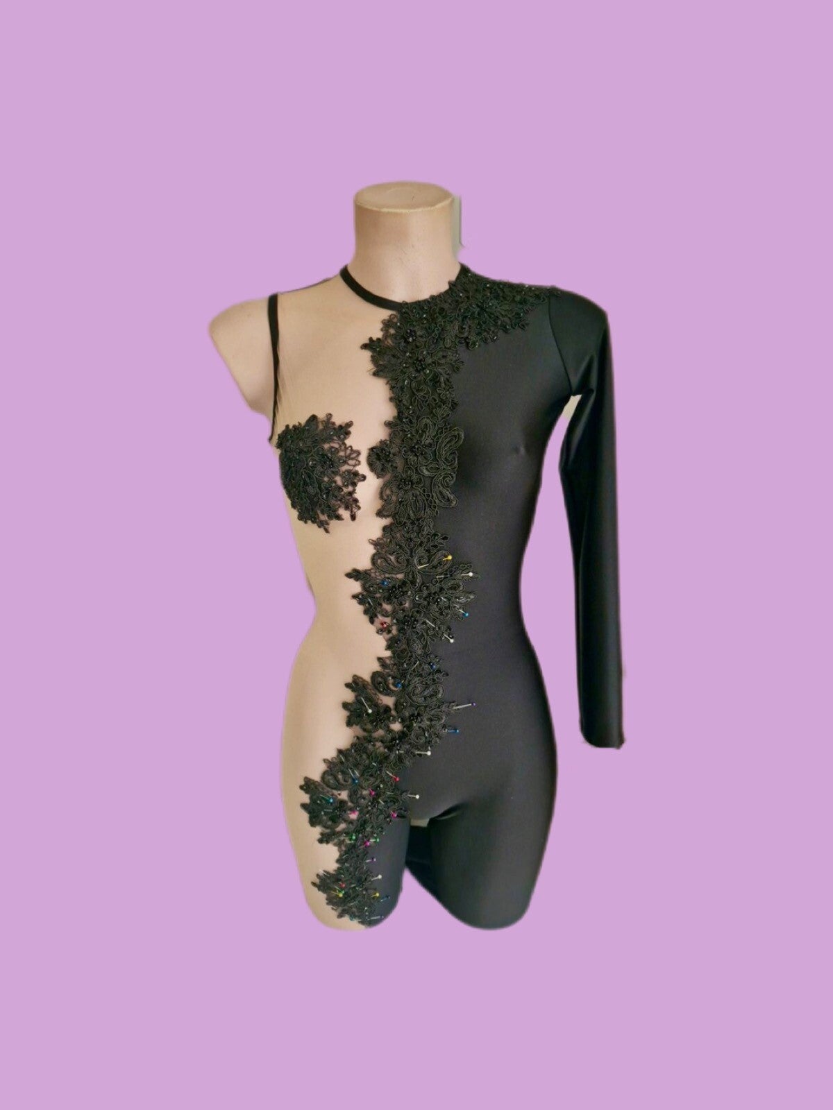 (Vestido largo de lunares y aberturas)