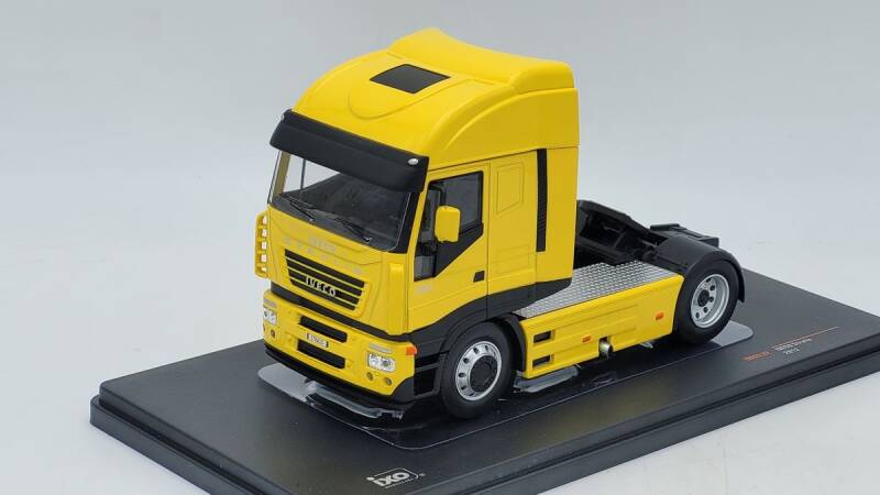 Brinic Modelcars IXO Models Iveco Stralis - 2012
