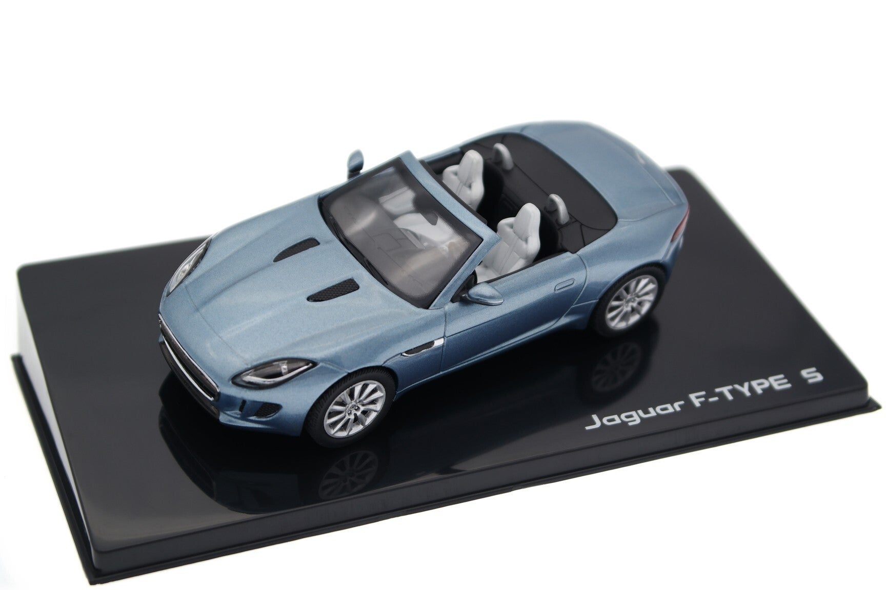 IXO Models - Jaguar F-Type V8 S Covertible