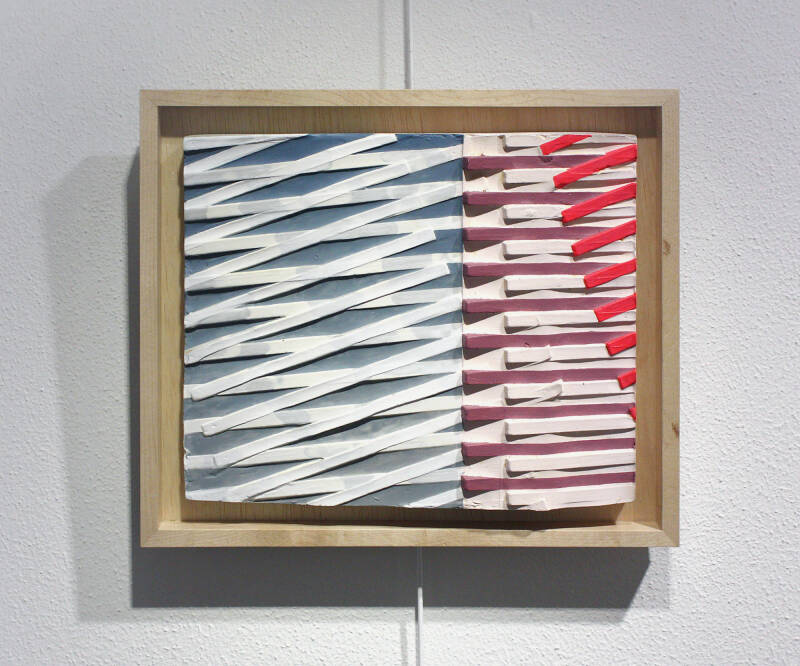 Criss Cross rRinging,    gips en acrylverf, ingelijst  plaster and acrylic paint, framed  26 x 30,5 cm  € 685