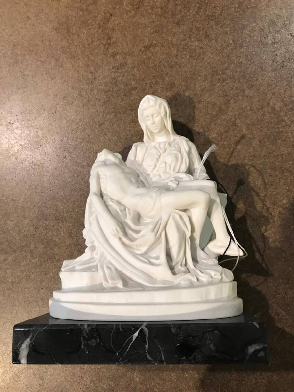 PIETA' IN POLVERE DI MARMO H. 18