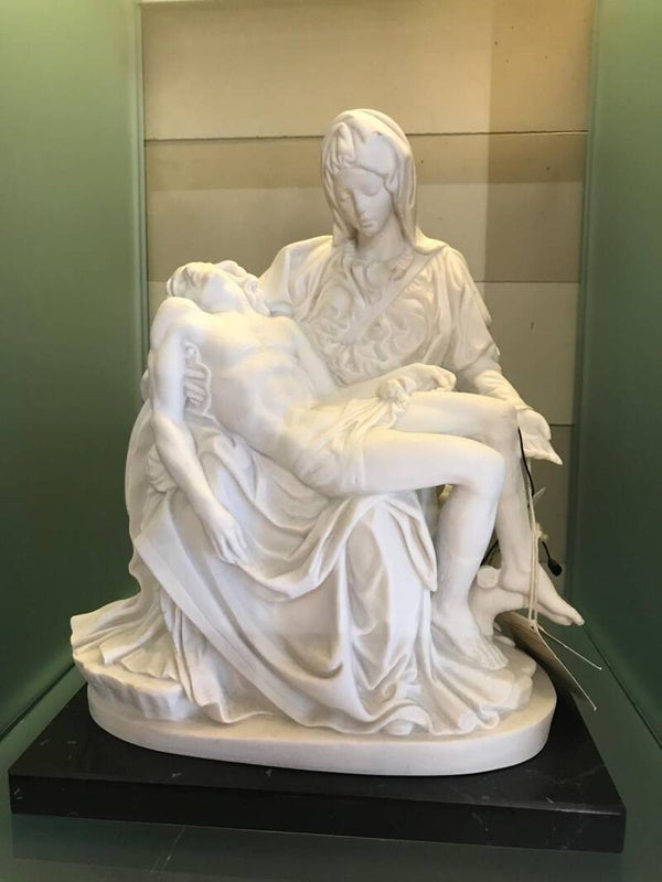 PIETA' IN POLVERE DI MARMO H. 28