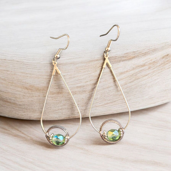 Boucles d'oreilles - Sphère verte façonnée