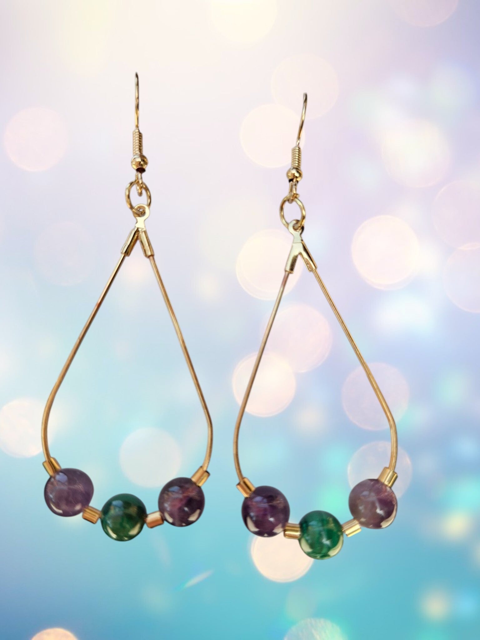 Boucles d’Oreilles – Gouttes Dorées Améthyste & Malachite