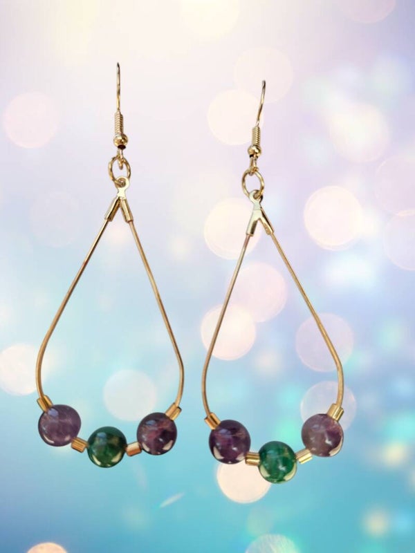Boucles d’Oreilles – Gouttes Dorées Améthyste & Malachite