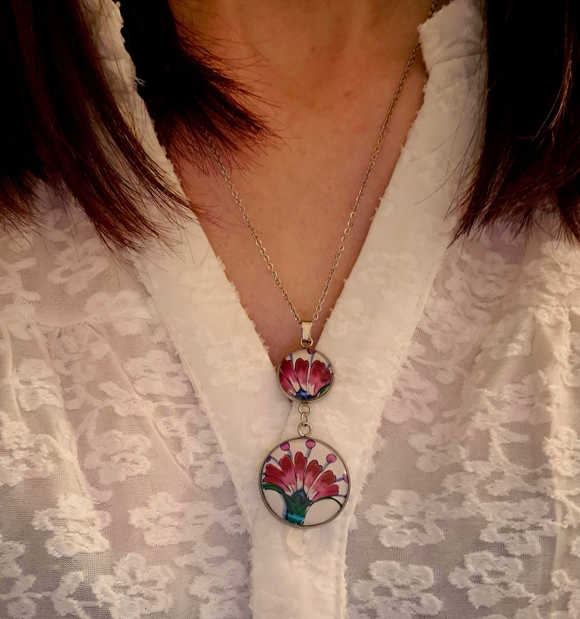 Pendentif artisanal à partir d’assiette ancienne – pièce unique