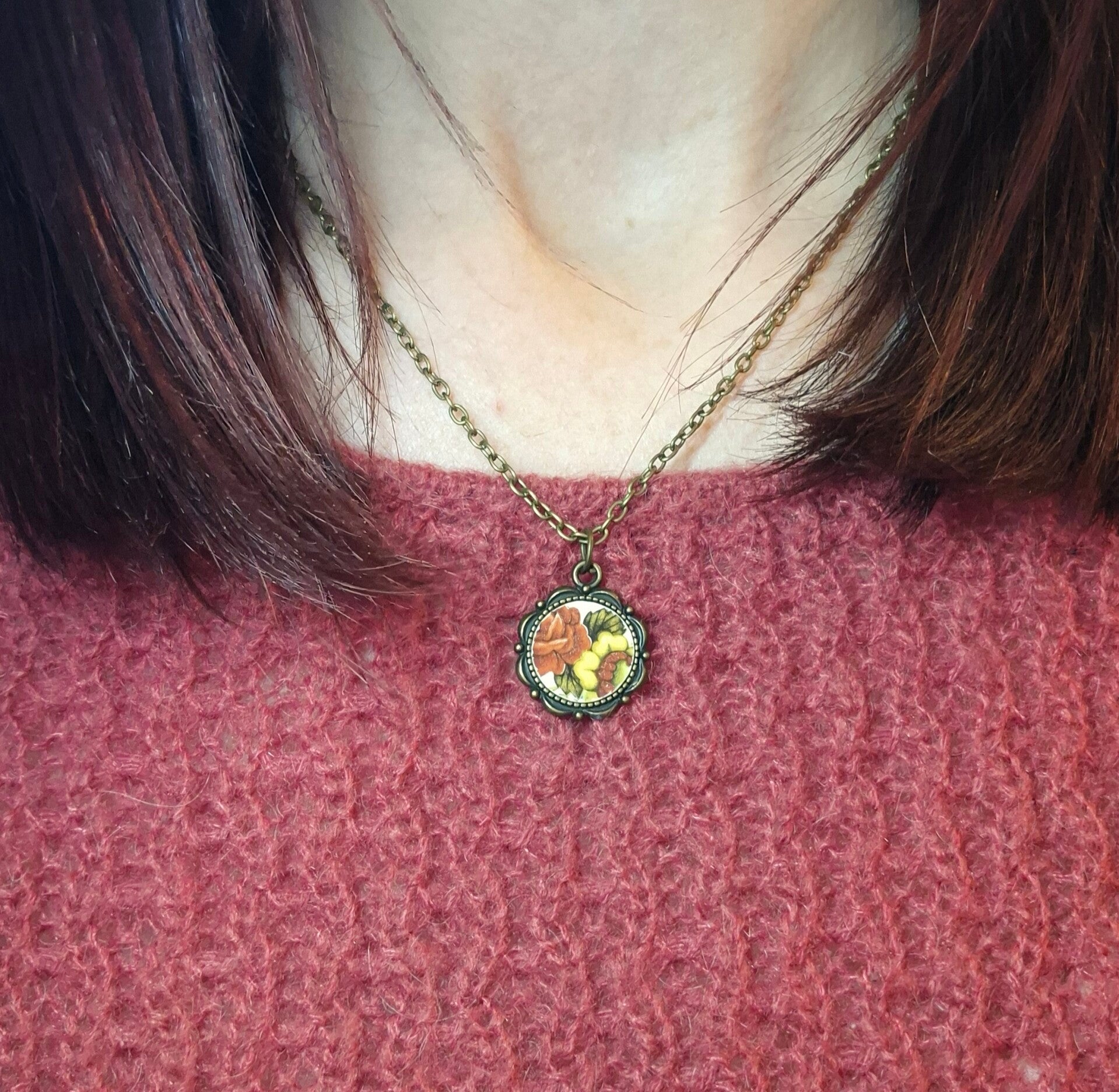 Collier en faïence d’assiette ancienne – bijou recyclé