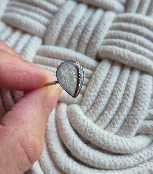 Bague à personnalisée avec mèche de cheveux, pétale de fleurs...