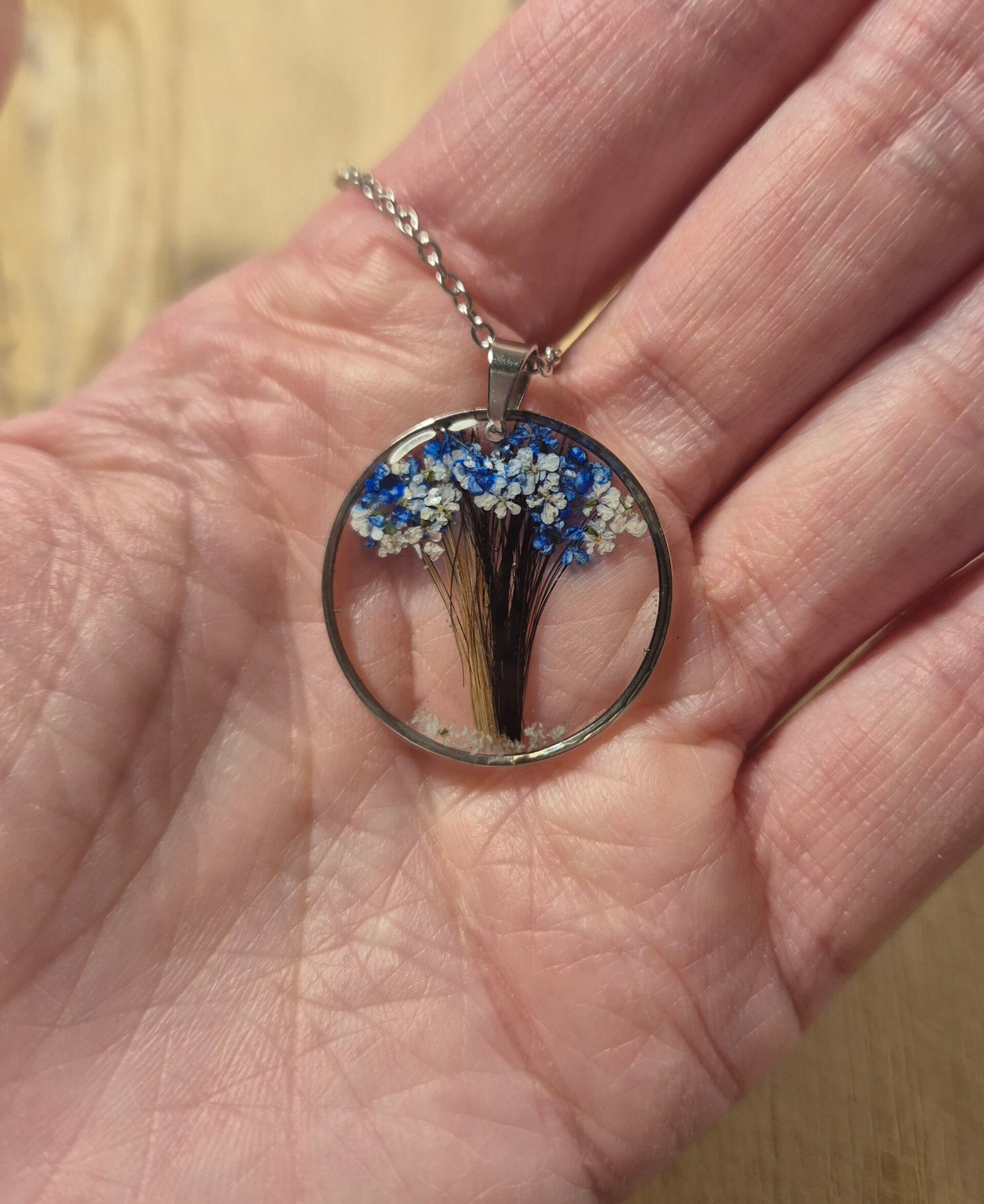 Pendentif personnalisable arbre de vie avec poils de chien