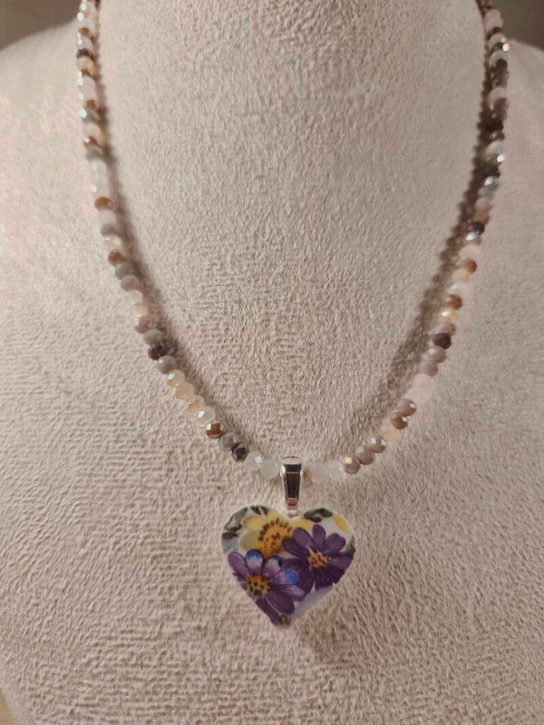 Pendentif coeur dans une assiette ancienne