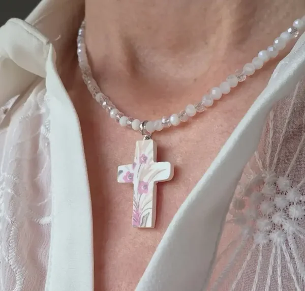 Pendentif croix en faïence ancienne - pièce unique