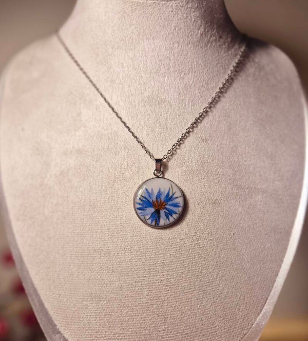 Pendentif bleuet en porcelaine